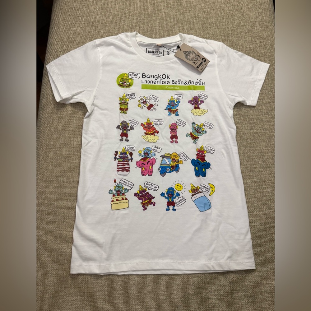 (NWT) White Graphic T-Shirt